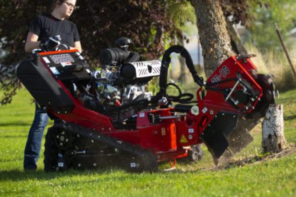 Self-propelled stump grinder