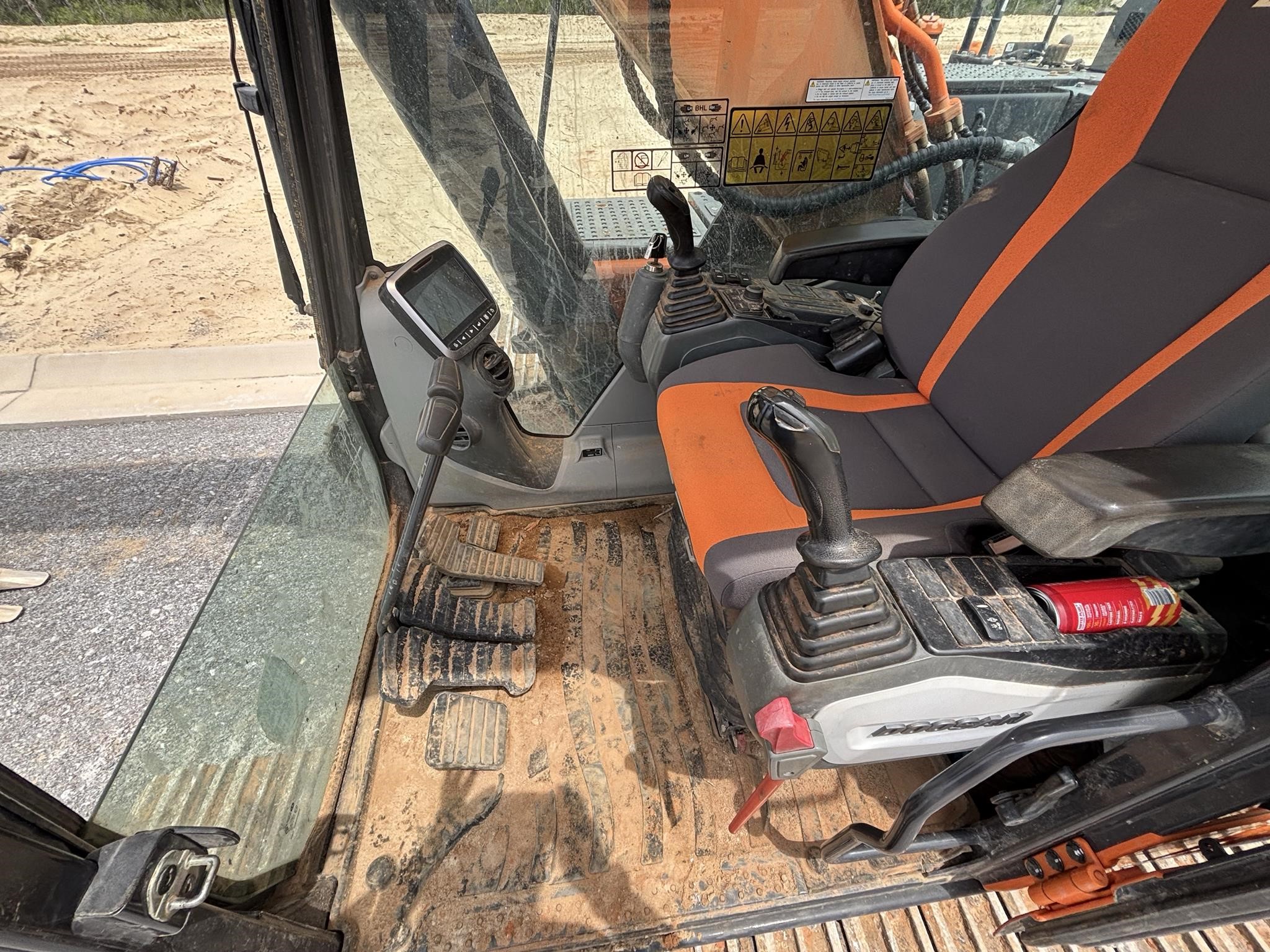 HITACHI ZX450 LC3 - Parish Tractor