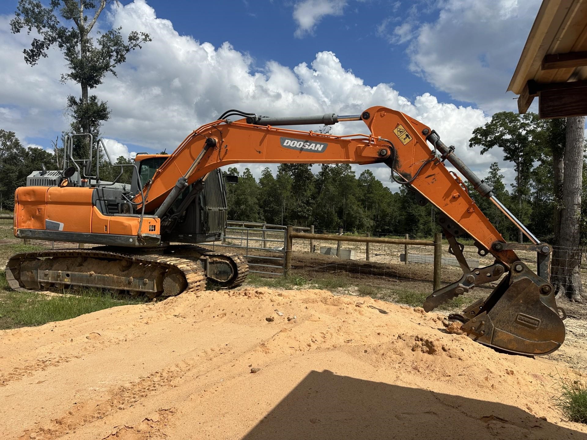 HITACHI ZX450 LC3 - Parish Tractor